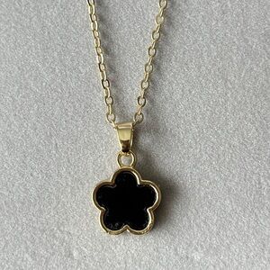 Chic Gold and Black Floral Pendant Necklace